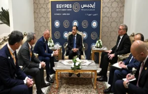 مدبولي يلتقي مسؤولي "إيني" والوفد المرافق