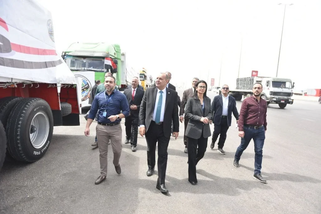 انطلاق القافلة الإغاثية الـ16 من مصر إلى غزة