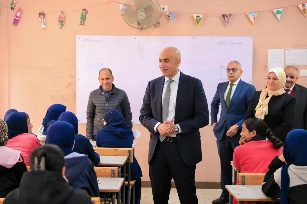 جولة وزير التربية والتعليم في أحد المدراس بالغربية