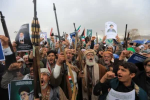 الحوثيون يعلنون حظر الملاحة الإسرائيلية في البحر الأحمر واستهداف مواقع داخل يافا