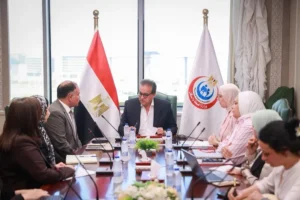 اجتماع وزير الصحة مع مدير مركز السياسات الاقتصادية الكلية بالمعهد القومي للتخطيط