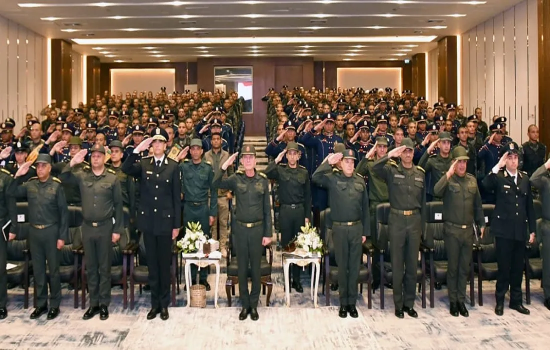الحضور في الأكاديمية العسكرية المصرية أثناء الافتتاح والنشيد الوطني