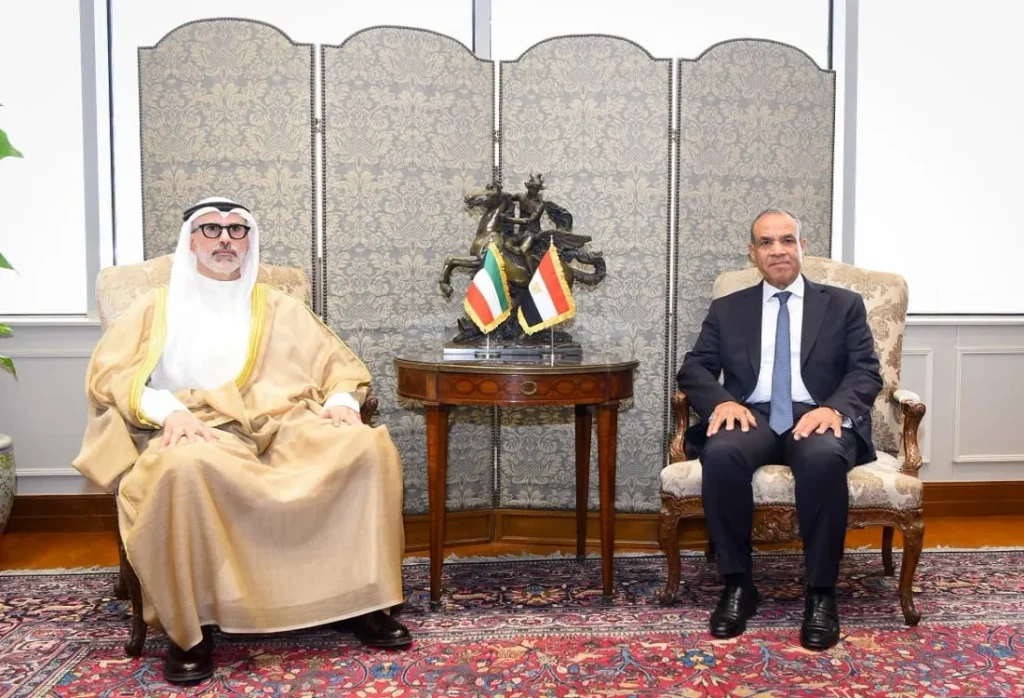 اجتماع وزير الخارجية المصري ونظيره الكويتي