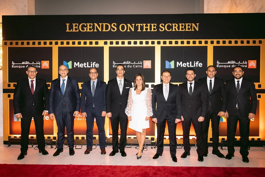 مسئولي بنك القاهرة ومتلايف في صورة تذكارية