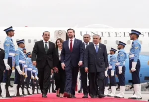 وصول الوفد الأمريكي برئاسة نائب الرئيس الأمريكي جيه دي فانس لحضور مفاوضات إسلام آباد ( رويترز)