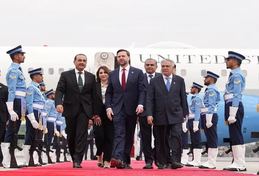 وصول الوفد الأمريكي برئاسة نائب الرئيس الأمريكي جيه دي فانس لحضور مفاوضات إسلام آباد ( رويترز)