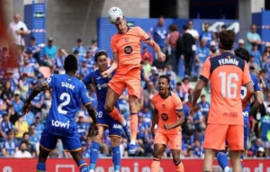 برشلونة وخيتافي (صورة من رويترز)