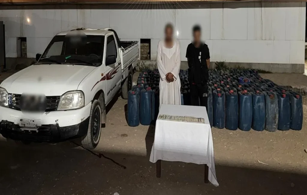 المخزن الذي أعد لتخزين المواد البترولية والمتهمان والسيارة المعدة لنقل المضبوطات