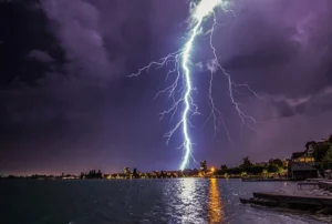 صواعق - أرشيفية