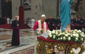 البابا ليو الرابع عشر بابا الفاتيكان في كاتدرائية القديس بطرس ( صورة من أسوشيتد برس )