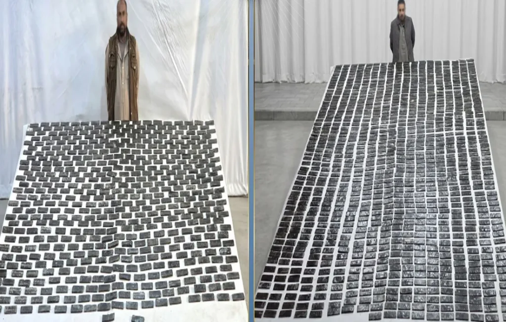 جانب من المتهمين وبعض المضبوطات من المخدرات