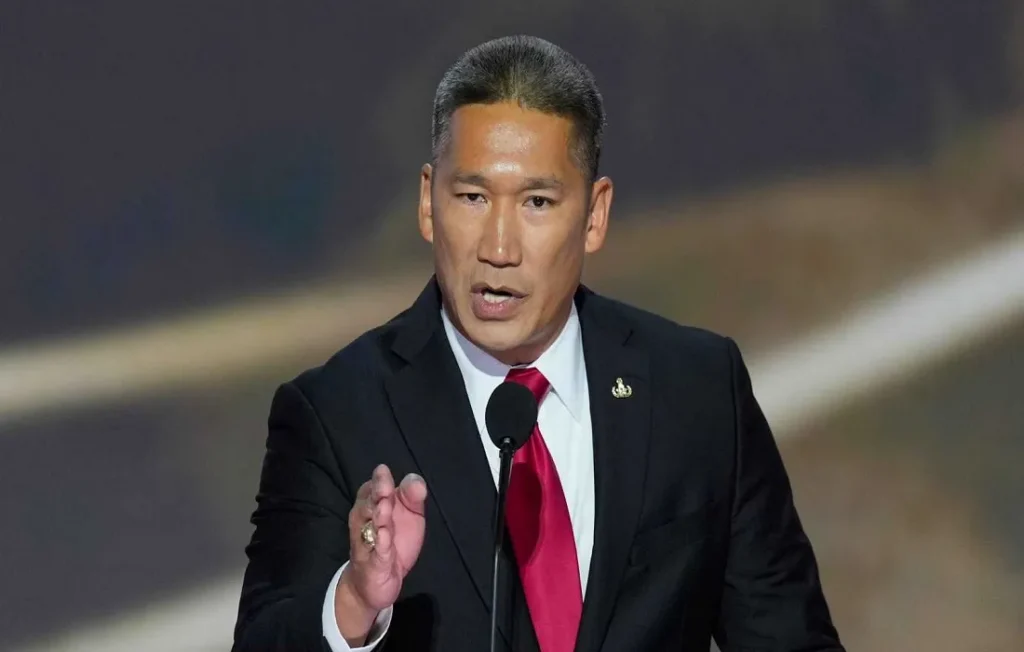 هونغ كاو وزير البحرية الأمريكية الجديد