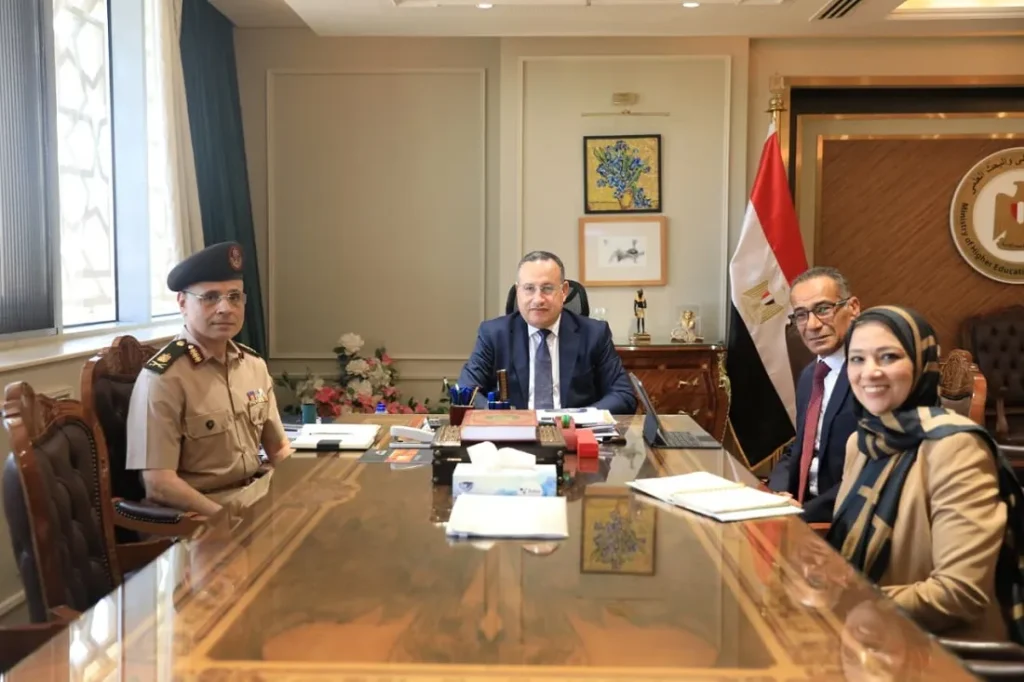 اجتماع وزير التعليم العالي لمتابعة تطورات مشروع الجينوم المرجعي للمصريين