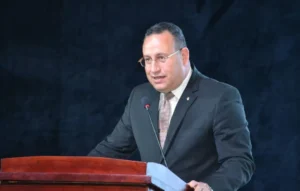 الدكتور عبدالعزيز قنصوة وزير التعليم العالي والبحث العلمي