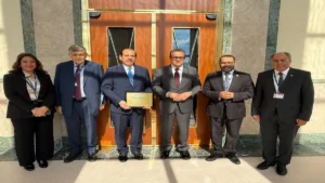 وزير الصحة يهنئ نائبه بعد فوزه بجائزة نيلسون مانديلا في جنيف