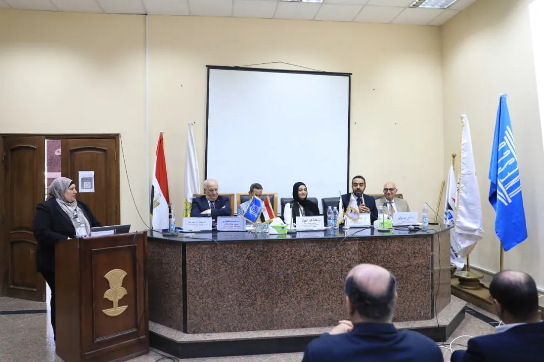 منصة الدورة التدريبية برعاية الدكتور عبدالعزيز قنصوة وزير التعليم العالي