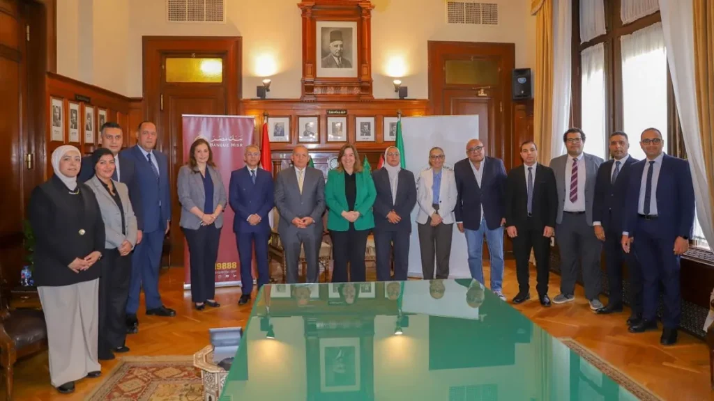 صورة تذكارية بعد توقيع البروتوكول