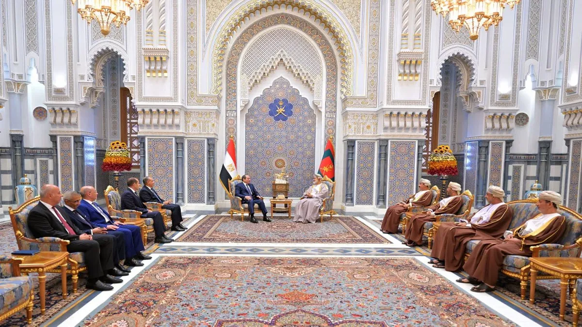 اجتماع الرئيس المصري في مسقط مع السلطان هيثم بن طارق سلطان عمان