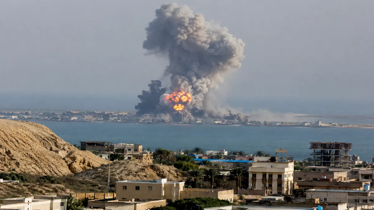 دوي انفجار في جزيرة قشم الإيرانية وسط متابعة لمعرفة أسباب الحادث