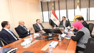 اجتماع وزير الصناعة مع وفد بنك أبوظبي