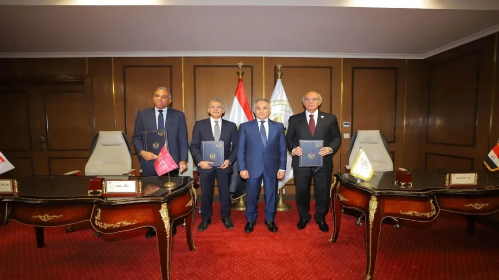 أثناء توقيع بروتوكول التعاون بين بنك مصر ووزارة العدل وشركة "إي فاينانس"