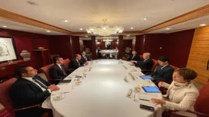 وزير الخارجية خلال لقاء رئيس جايكا لبحث تعزيز التعاون المصري الياباني