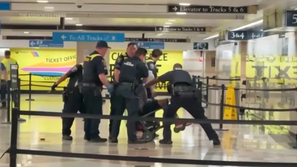 حادث طعن نيويورك داخل محطة بنسلفانيا وإصابة 6 أشخاص