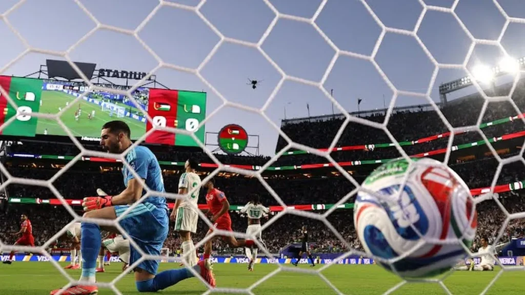 الأردن والجزائر في كأس العالم