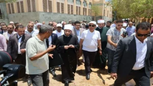 وزير الأوقاف خلال تفقده مشروع تطوير البهنسا