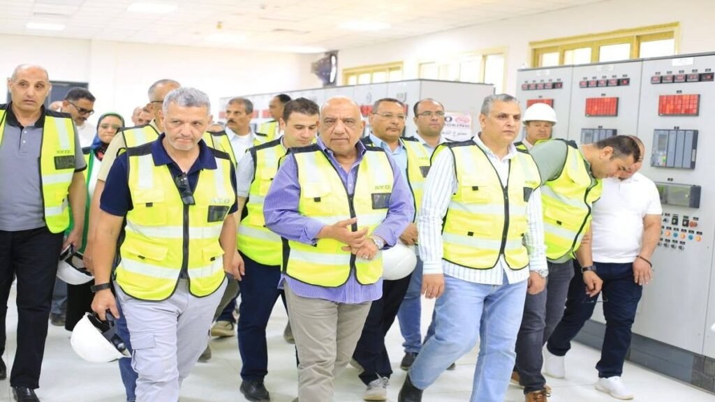 وزير الكهرباء يتفقد مجمع بنبان وأبيدوس