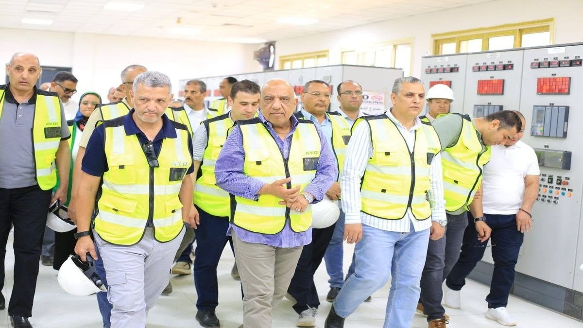 وزير الكهرباء يتفقد مجمع بنبان وأبيدوس