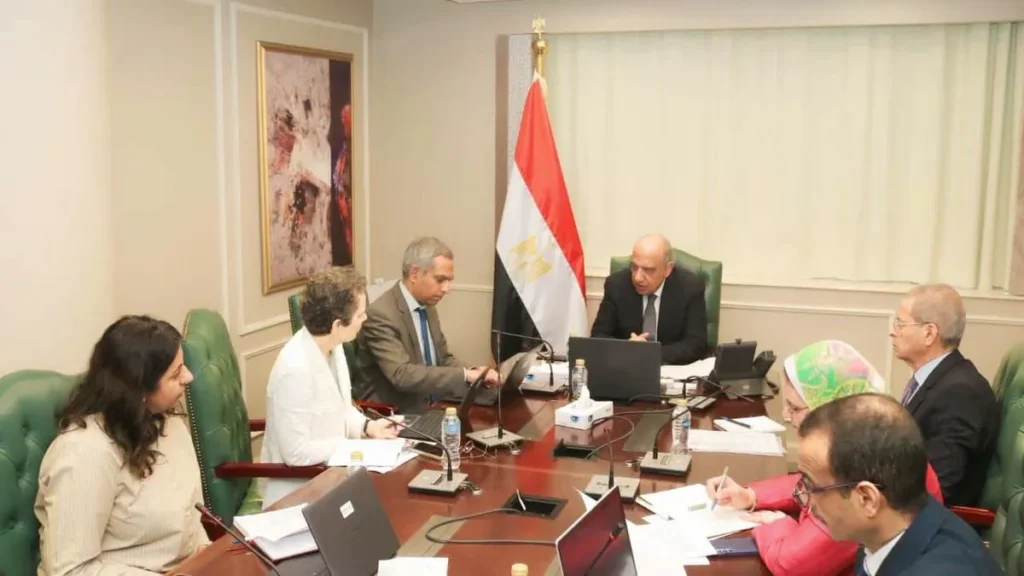 وزير الكهرباء يبحث مع وفد البنك الدولي تطوير الشبكة القومية وزيادة قدرات الطاقة المتجددة في مصر
