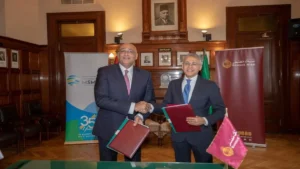 أثناء توقيع التعاقد بين بنك مصر و جهاز تنمية المشروعات المتوسطة والصغيرة ومتناهية الصغر