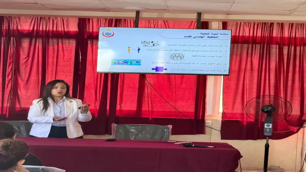 أثناء مُحاضرة تجريها المحاضرة من وزارة الصحة المصرية حول أداء المستشفيات في الإسكندرية