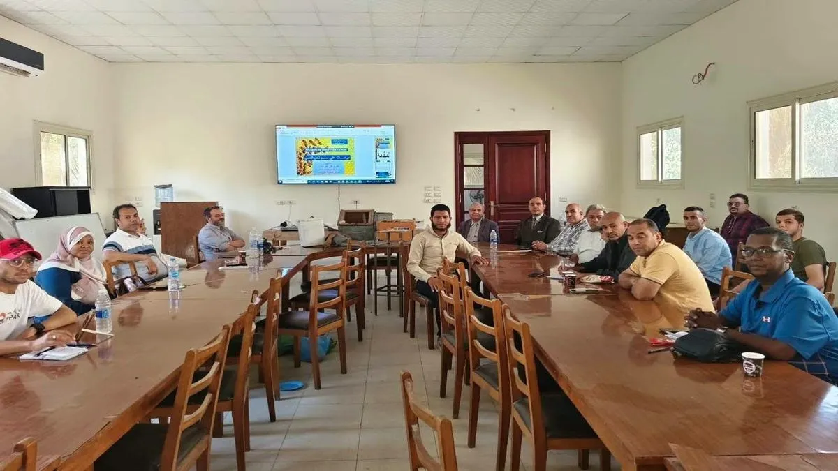 حضور الدورة التدريبية والخاصة بتربية نحل العسل