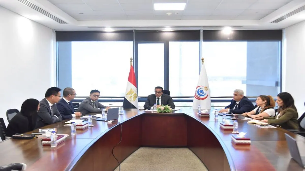 جانب من لقاء وزير الصحة الدكتور خالد عبدالغفار مع ممثلي شركة «هواوي» لبحث تطوير التحول الرقمي للرعاية الصحية