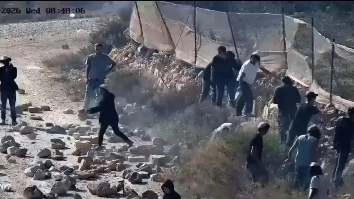 استنكار أمريكي لحصار المنازل الفلسطينية في قصرة – وفي الصورة حصار المستوطنين للفلسطينيين
