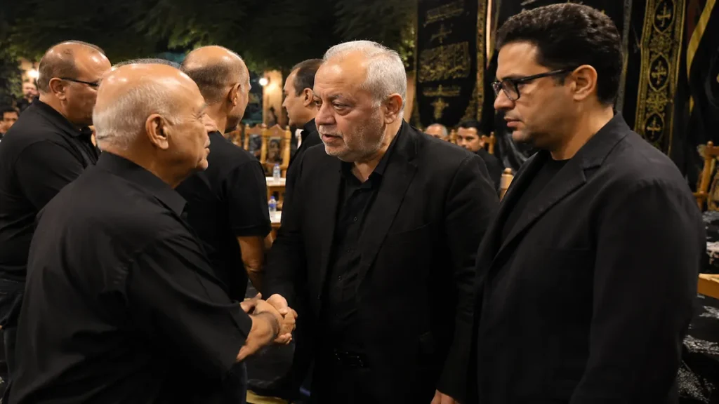 أشرف زكي في عزاء الفنان الراحل عمرو محمد علي