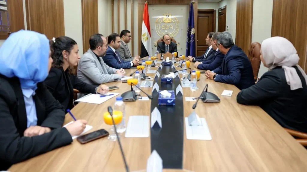جانب من اجتماع هيئة الدواء المصرية مع ممثلي شركة حكمة لبحث توطين صناعة الدواء