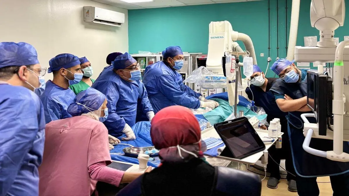 أحدث تقنيات القلب داخل التأمين الصحي الشامل مع الفريق الطبي حيث نجاح زراعة منظم لاسلكي