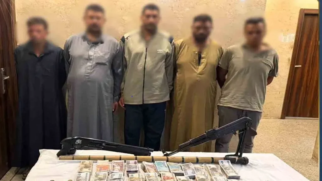 ضبط المتهمين بسرقة طبيب بالقناطر عن طريق السطو المسلح وأمامهم الأموال والأسلحة