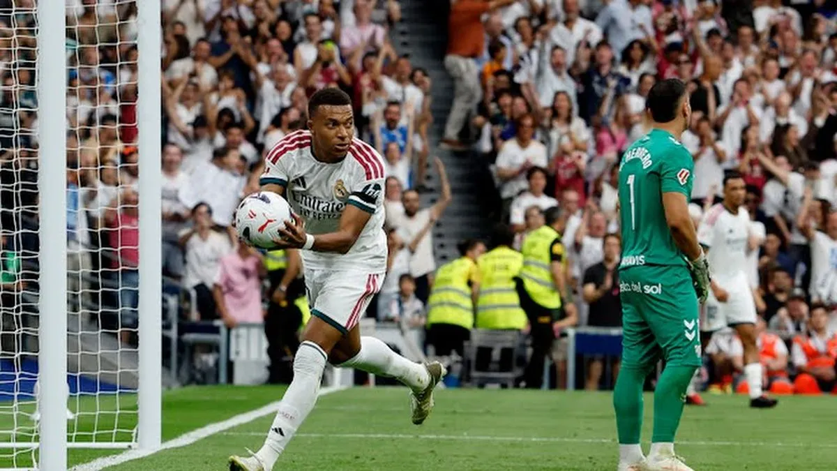 فرحة كيليان مبابي بهدف ريال مدريد في مرمى فريق مالاجا بالدوري الإسباني
