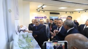 الدكتور عبد العزيز قنصوة وزير التعليم العالي والقائم بعمل وزير الثقافة يتفقدان المركز القومي للبحوث
