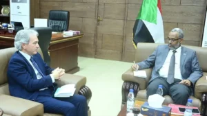 وزير الصحة السوداني خلال لقائه ممثل برنامج الأمم المتحدة الإنمائي