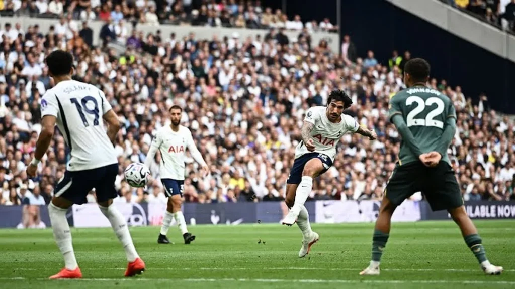 توتنهام وإيفرتون في الدوري الإنجليزي