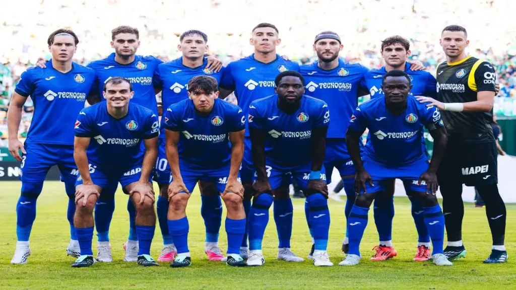 فريق خيتافي قبل مباراته مع ريال بيتيس في الدوري الإسباني