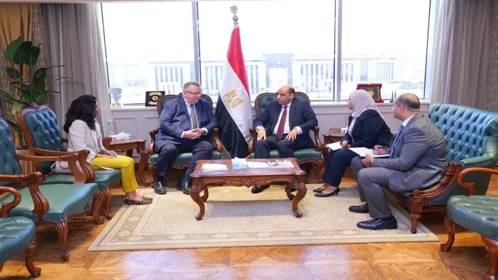 اجتماع وزير العمل المصري مع مدير مكتب "منظمة العمل" بالقاهرة