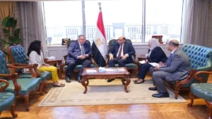 اجتماع وزير العمل المصري مع مدير مكتب "منظمة العمل" بالقاهرة