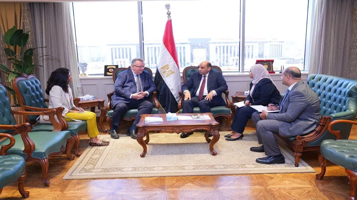 اجتماع وزير العمل المصري مع مدير مكتب "منظمة العمل" بالقاهرة