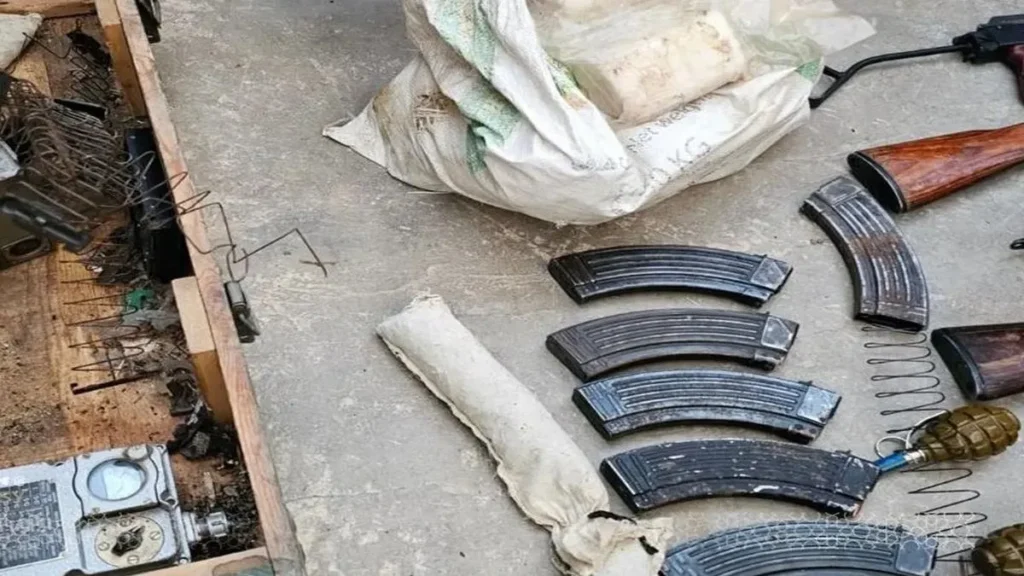 ضبط مستودع أسلحة ومتفجرات داخل منزل متزعم خلية في درعا بسوريا